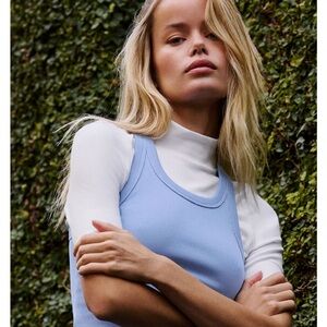 NWT Alo Crystal Clear Blue Goddess Tank